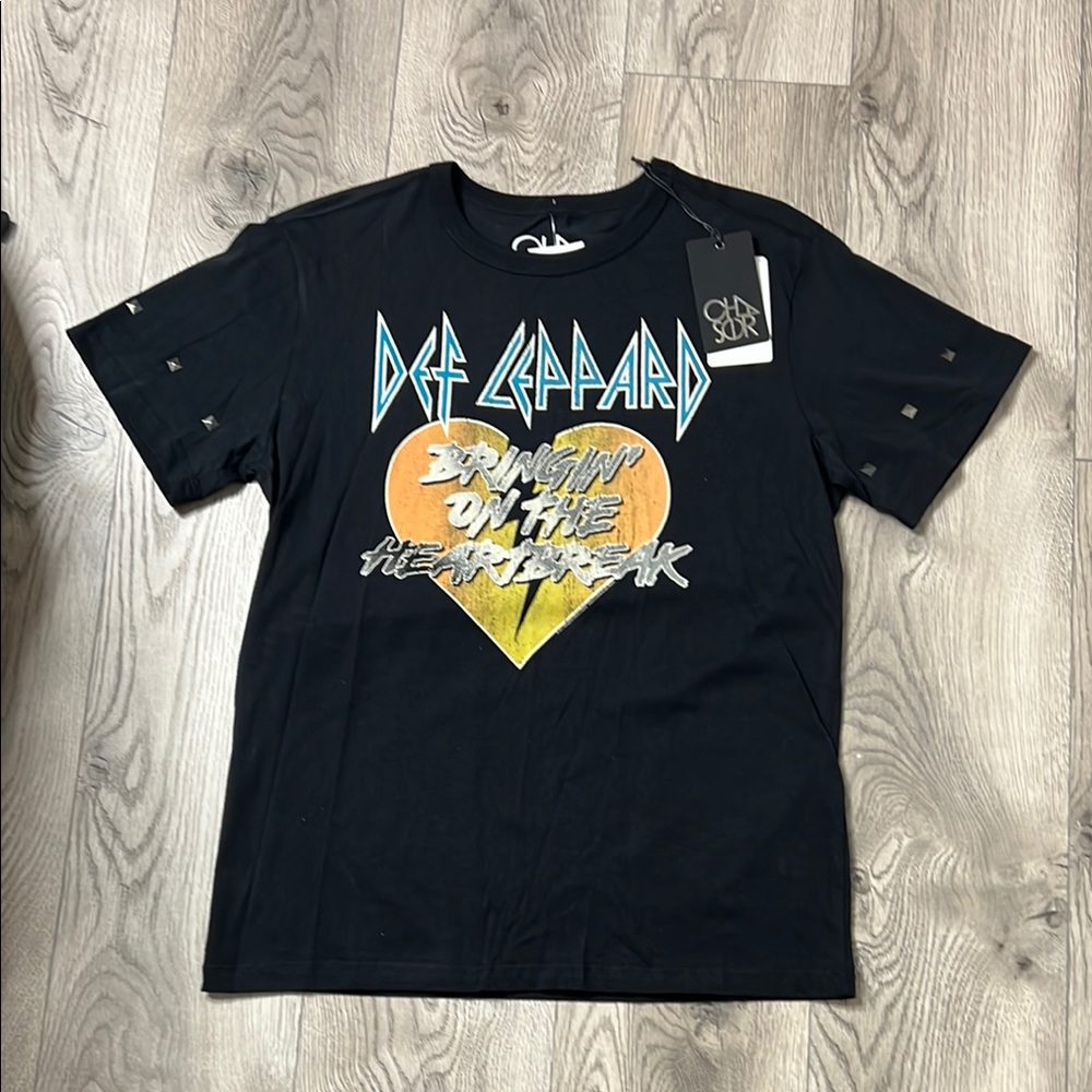 Chaser Black Def Leppard Graphic Tee